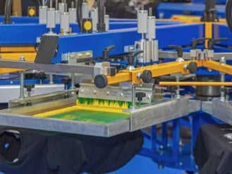 Automatic screen printing press printing shirts
